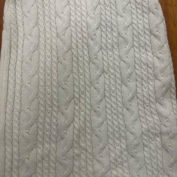 Elegant White Cable Knit Dress - Picture 3 of 3